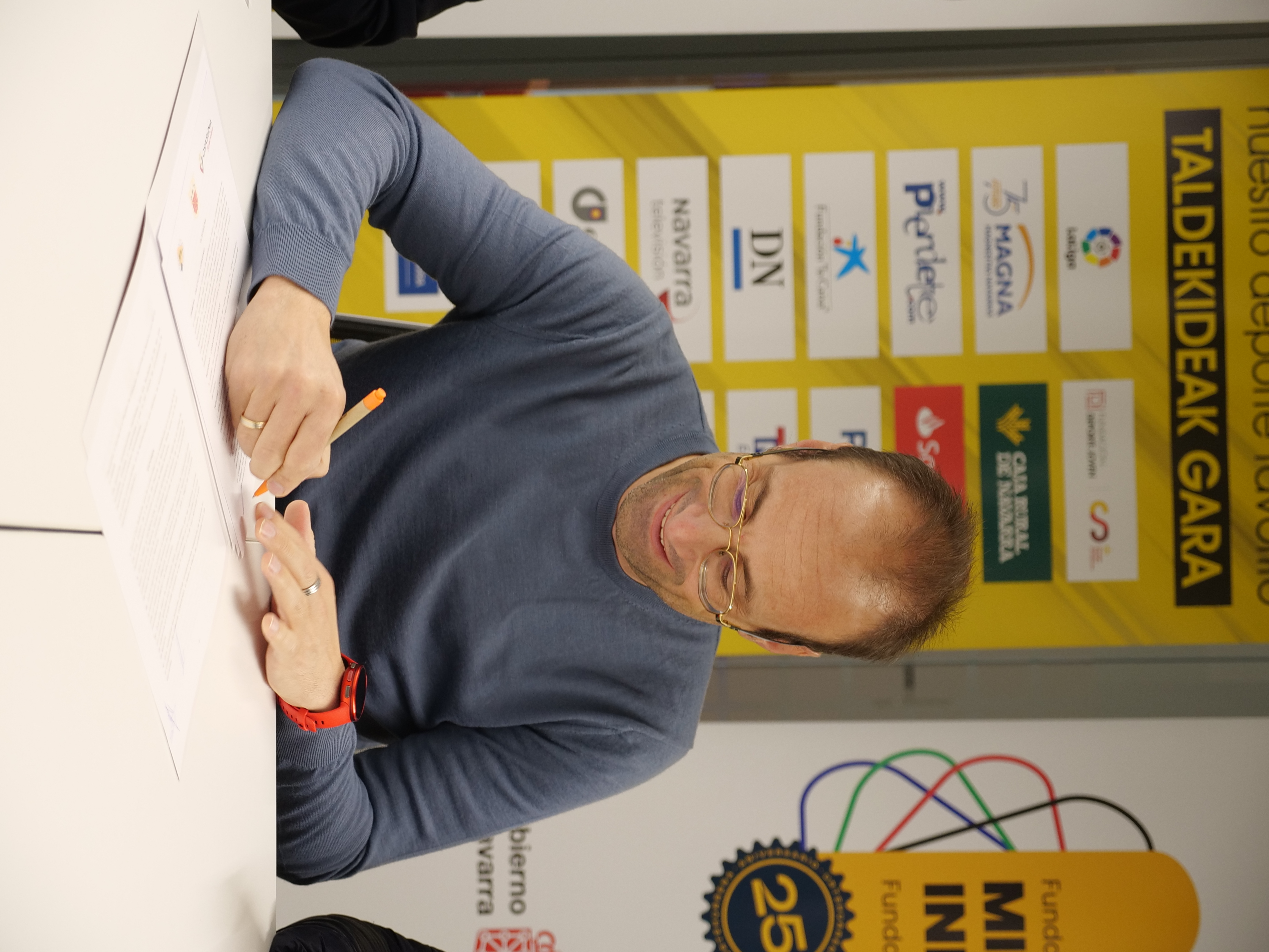 Firma del convenio de colaboraci&oacute;n para la estructuraci&oacute;n del f&uacute;tbol femenino navarro